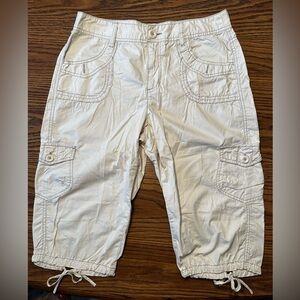 Dress barn, size 8, khaki Capri cargo